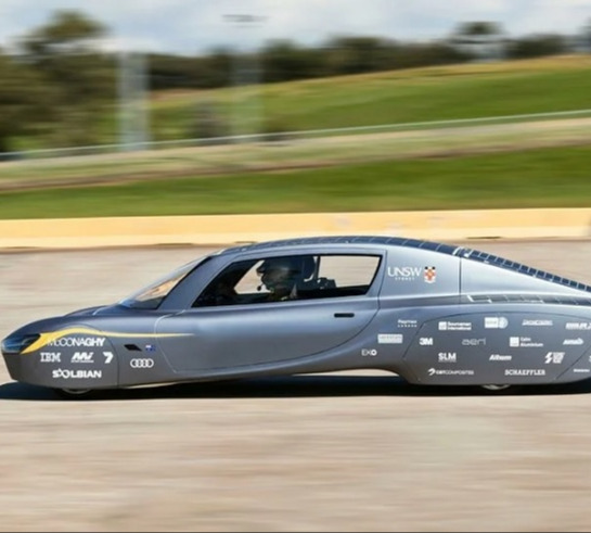 Carro atétrico percorre 1.000 km com uma única carga em menos de 12 horas