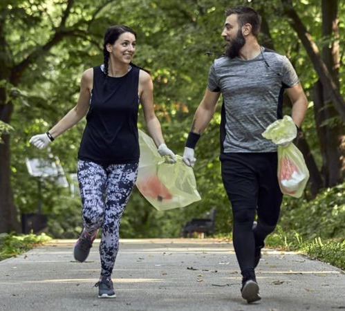 Cuidar do meio ambiente e praticar exercícios físicos. Essa é a fórmula do "plogging".