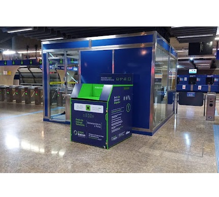 Coletor da Green Eletron instalado em uma estação do Metrô de SP